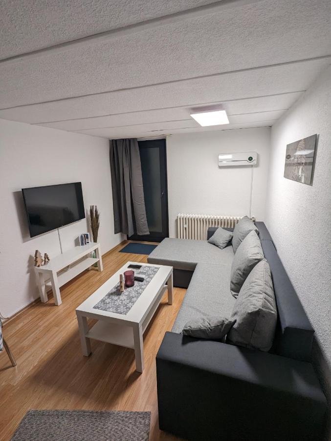 Direkt An Der S-Bahn Gelegenes Gemutliches Souterrain Apartment Mit Privatem Zugang Тройсдорф Екстериор снимка