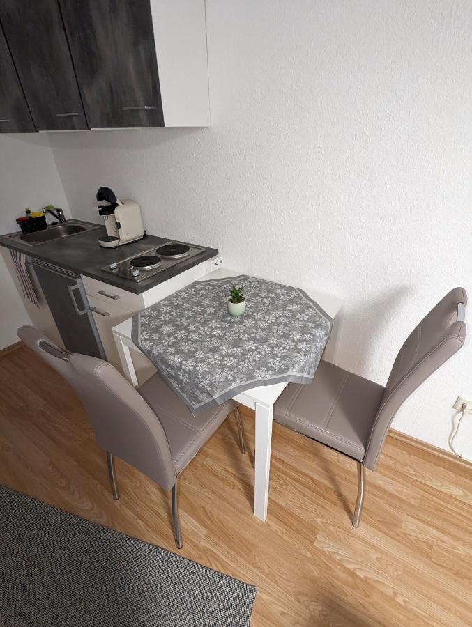 Direkt An Der S-Bahn Gelegenes Gemutliches Souterrain Apartment Mit Privatem Zugang Тройсдорф Екстериор снимка