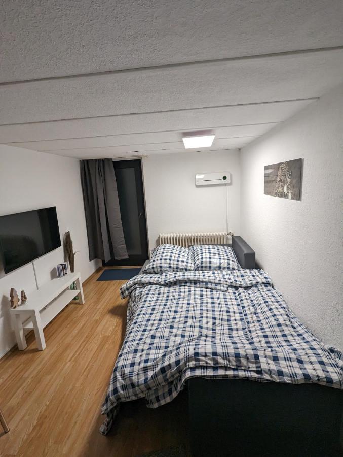 Direkt An Der S-Bahn Gelegenes Gemutliches Souterrain Apartment Mit Privatem Zugang Тройсдорф Екстериор снимка